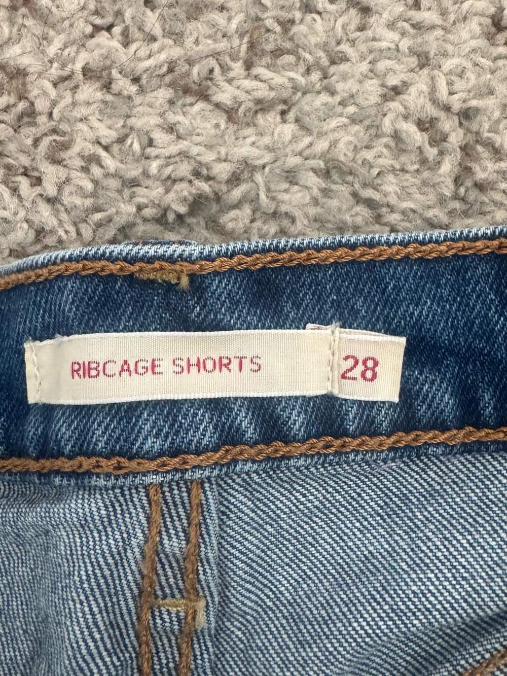 Levi's Ribcage Shorts - Picture 3 of 3
